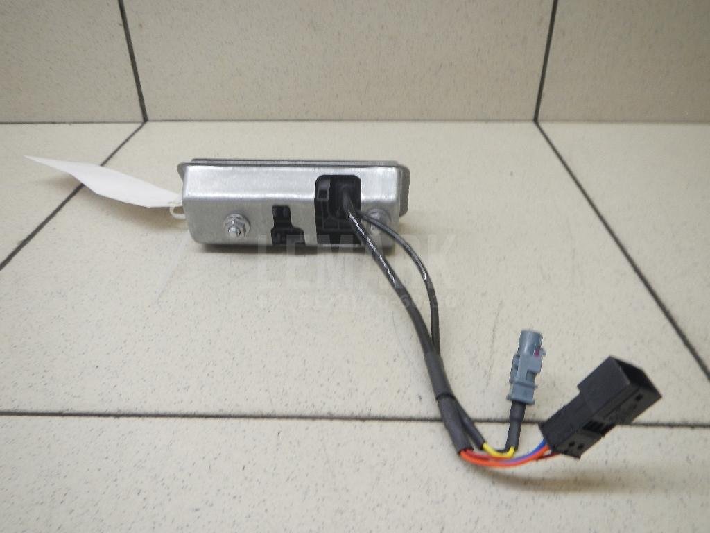 Кнопка открывания багажника