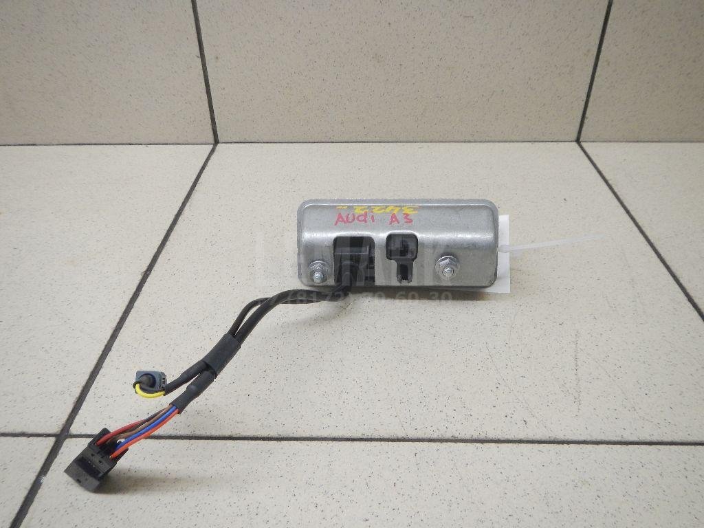 Кнопка открывания багажника