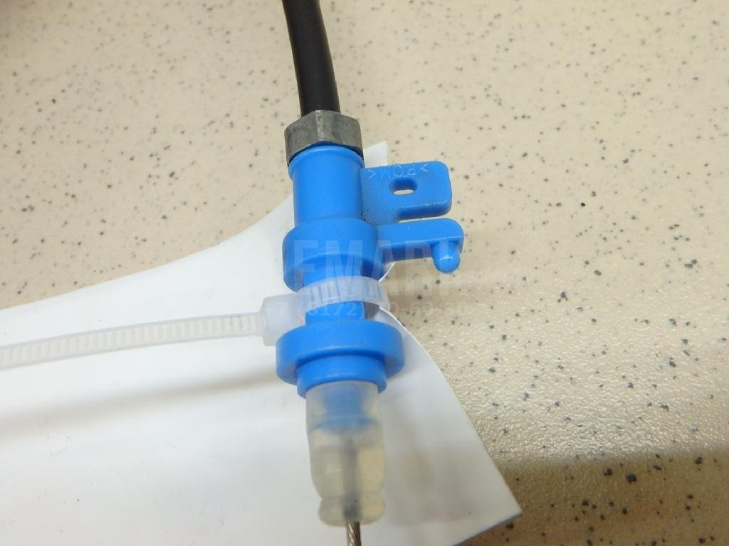 Трос открывания передней двери