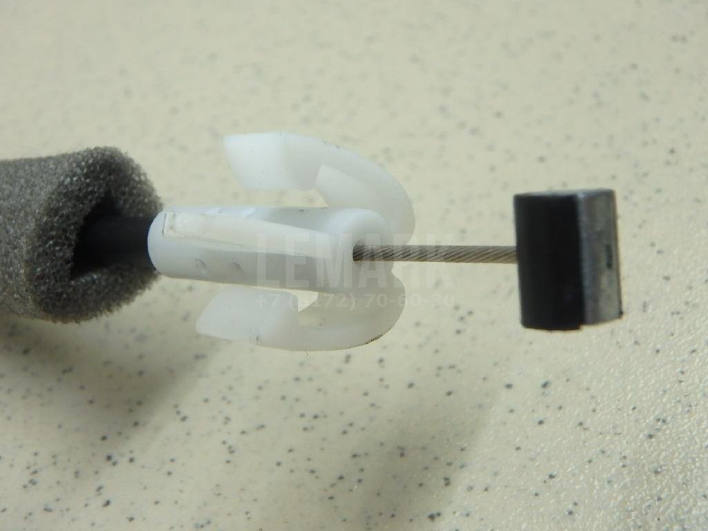 Трос открывания передней двери