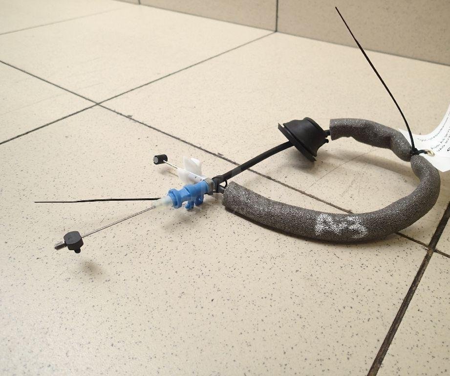 Трос открывания передней двери