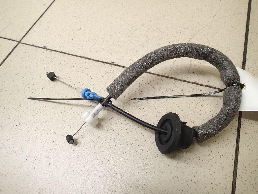 Трос открывания передней двери