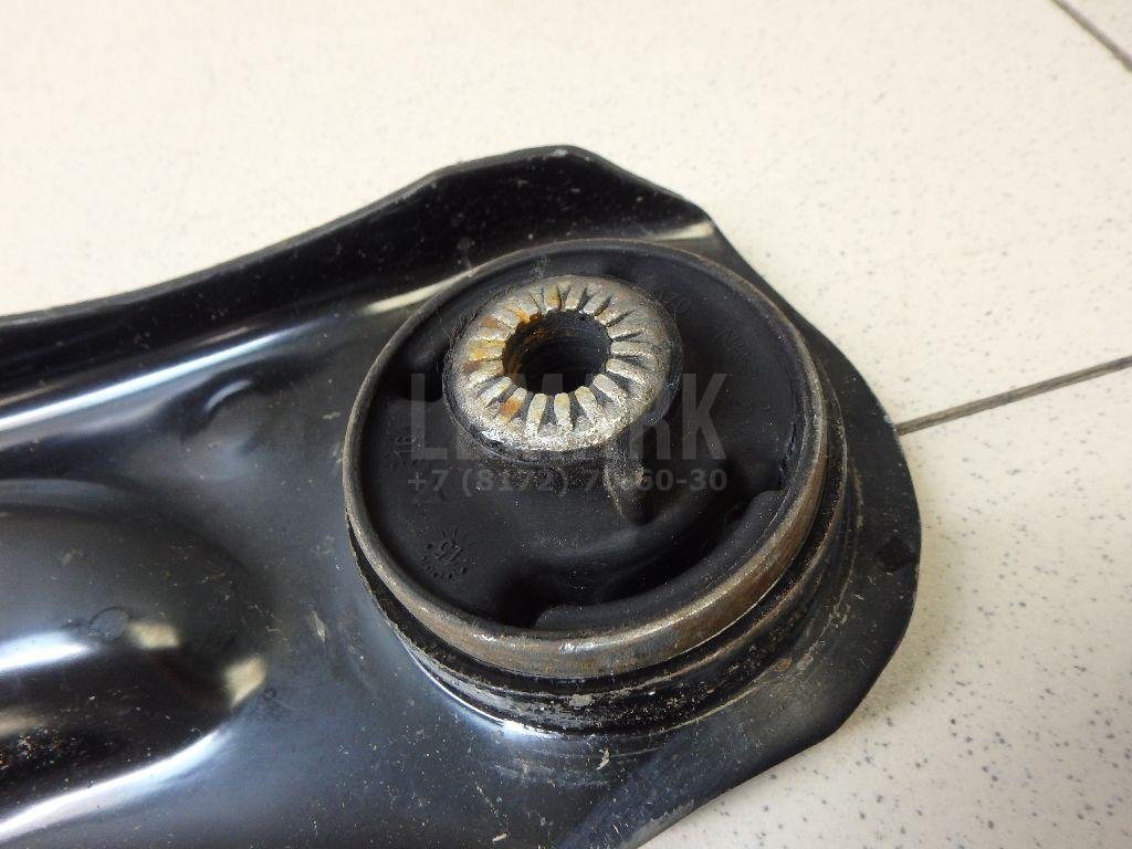 Рычаг передний левый