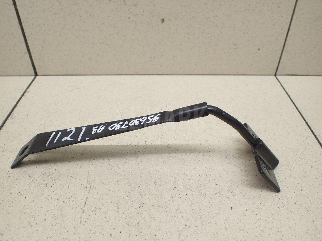 Крючок капота