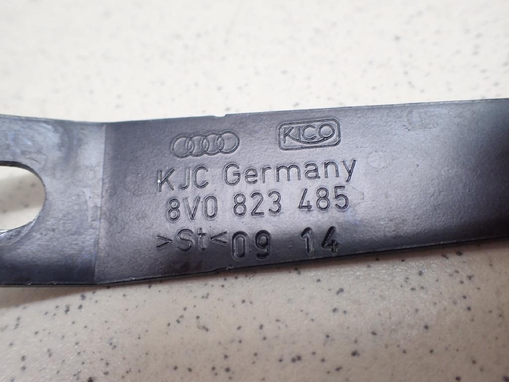 Крючок капота