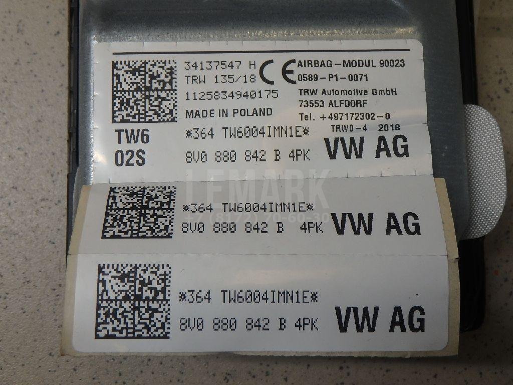 Подушка безопасности нижняя (для колен)