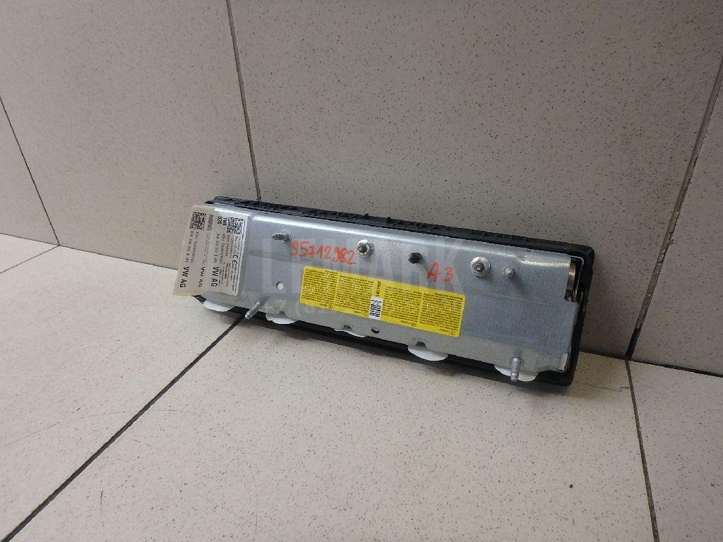 Подушка безопасности нижняя (для колен)