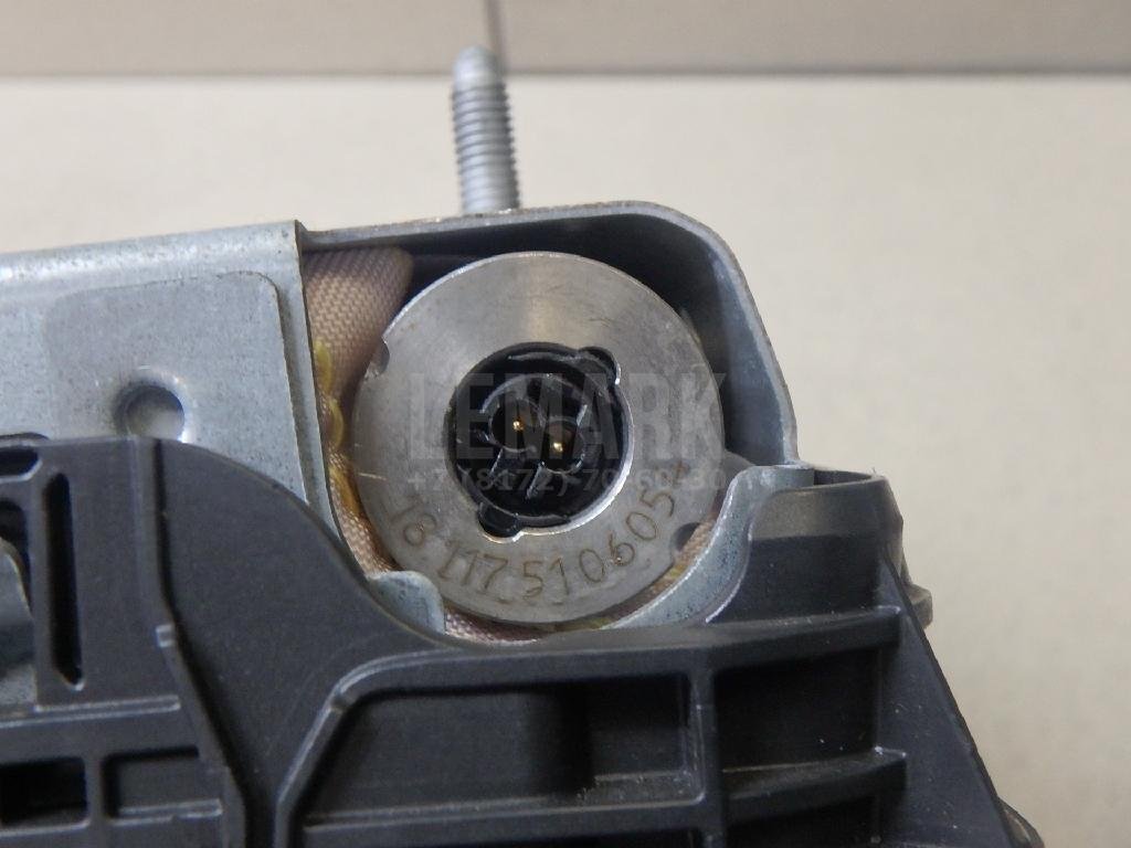 Подушка безопасности нижняя (для колен)