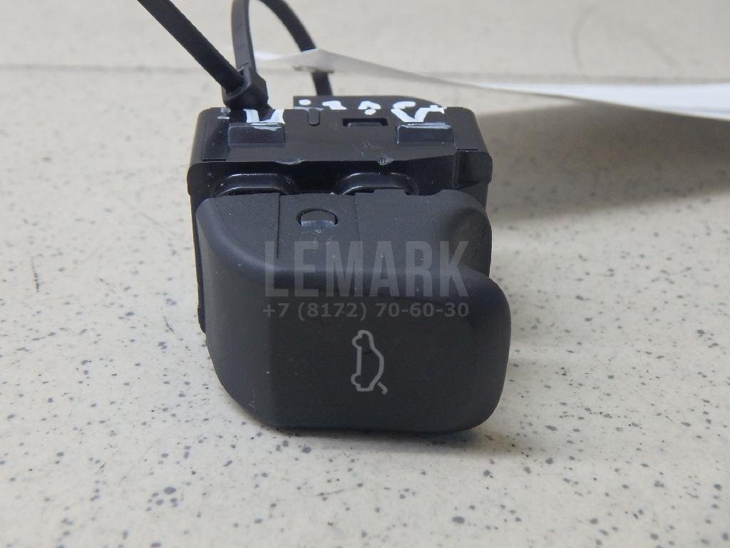 Кнопка открывания багажника