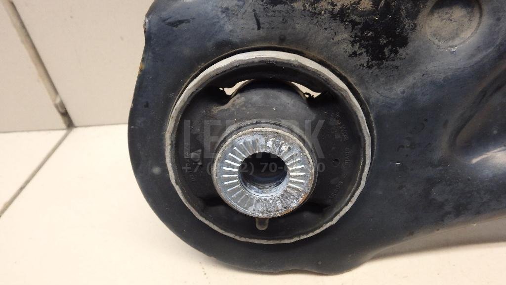 Рычаг передний левый