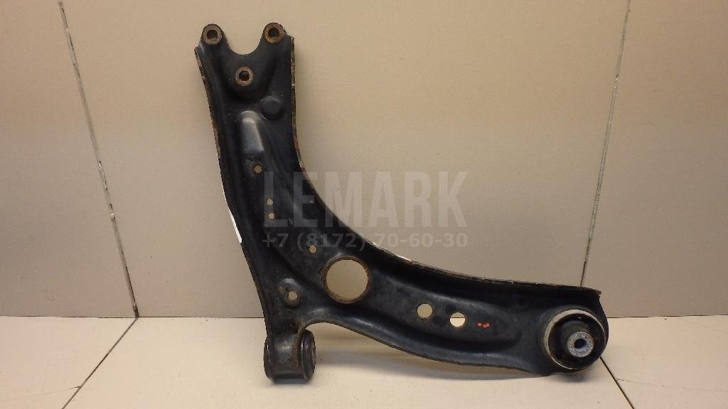 Рычаг передний левый