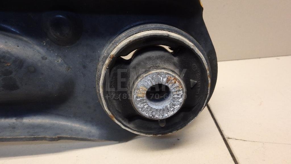 Рычаг передний левый