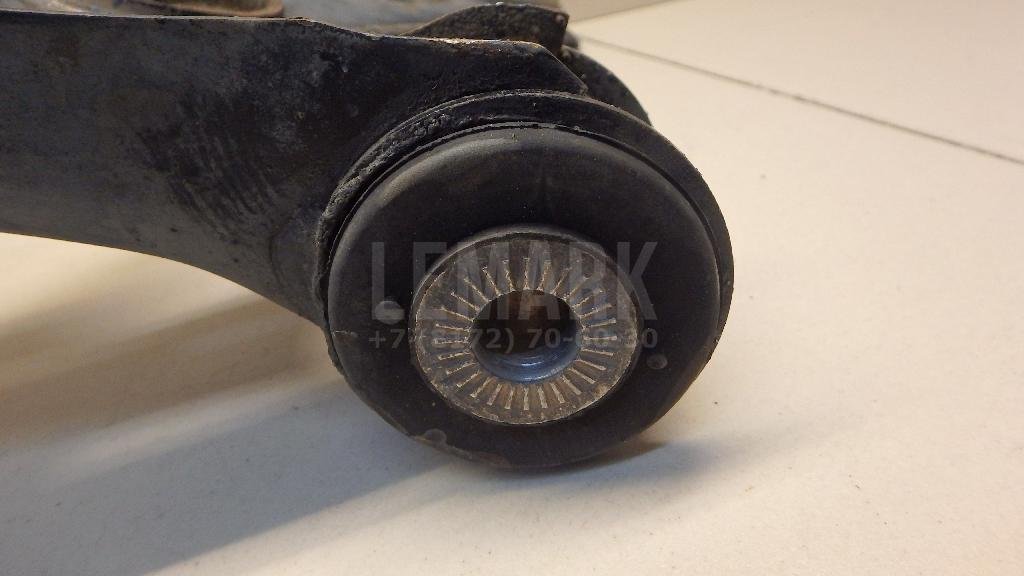 Рычаг передний левый