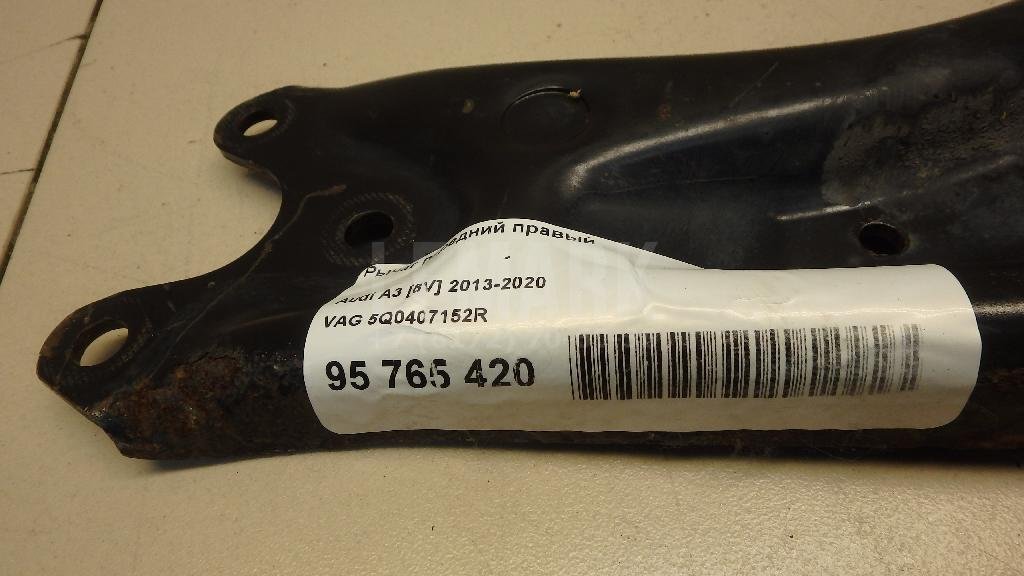 Рычаг передний правый