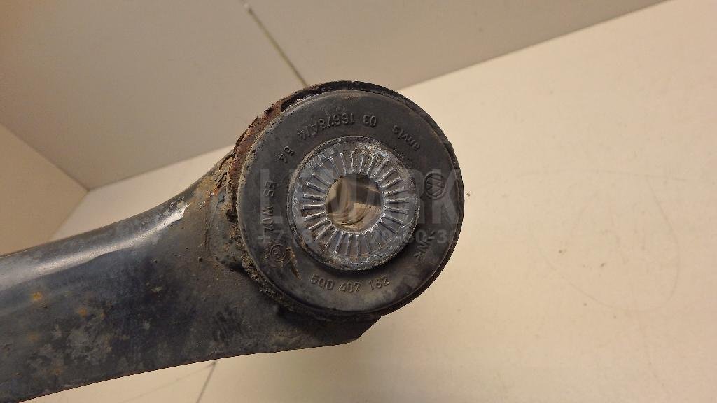 Рычаг передний правый