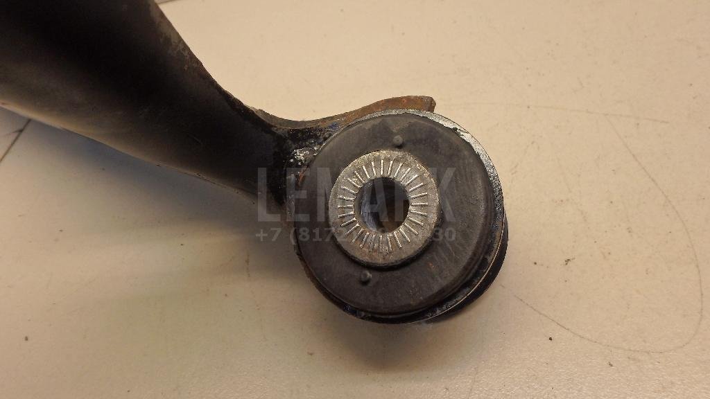 Рычаг передний правый