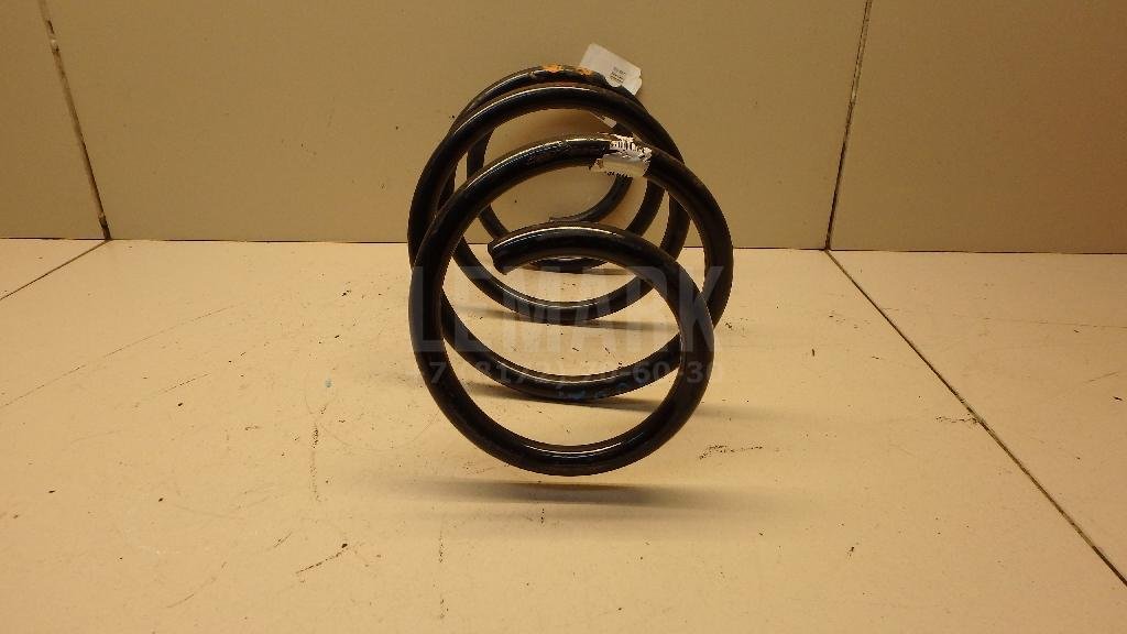 Пружина передняя