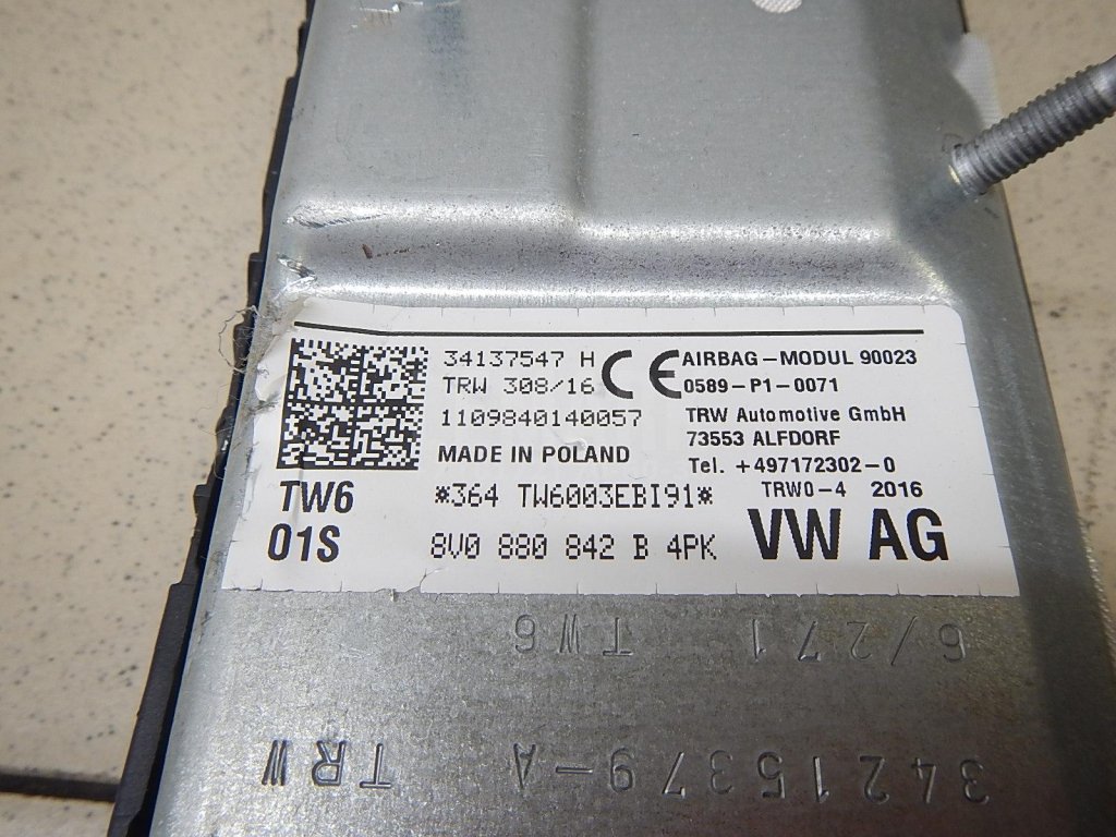 Подушка безопасности нижняя (для колен)