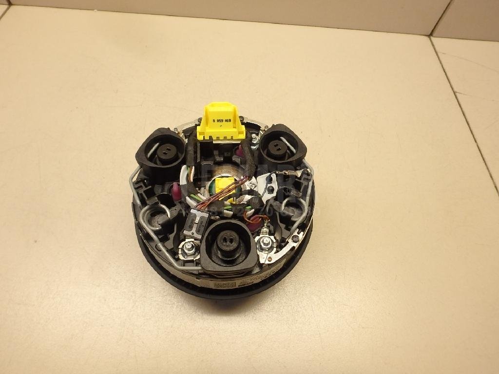 Подушка безопасности в рулевое колесо