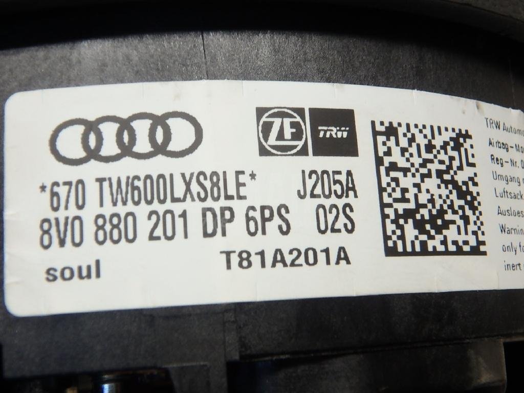 Подушка безопасности в рулевое колесо