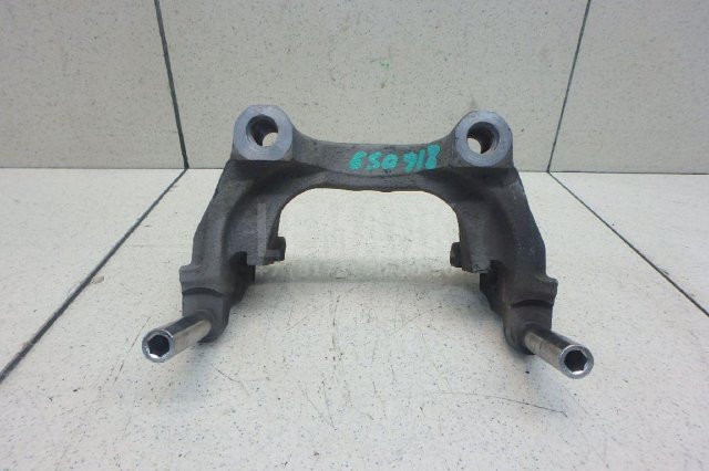 Скоба суппорта заднего