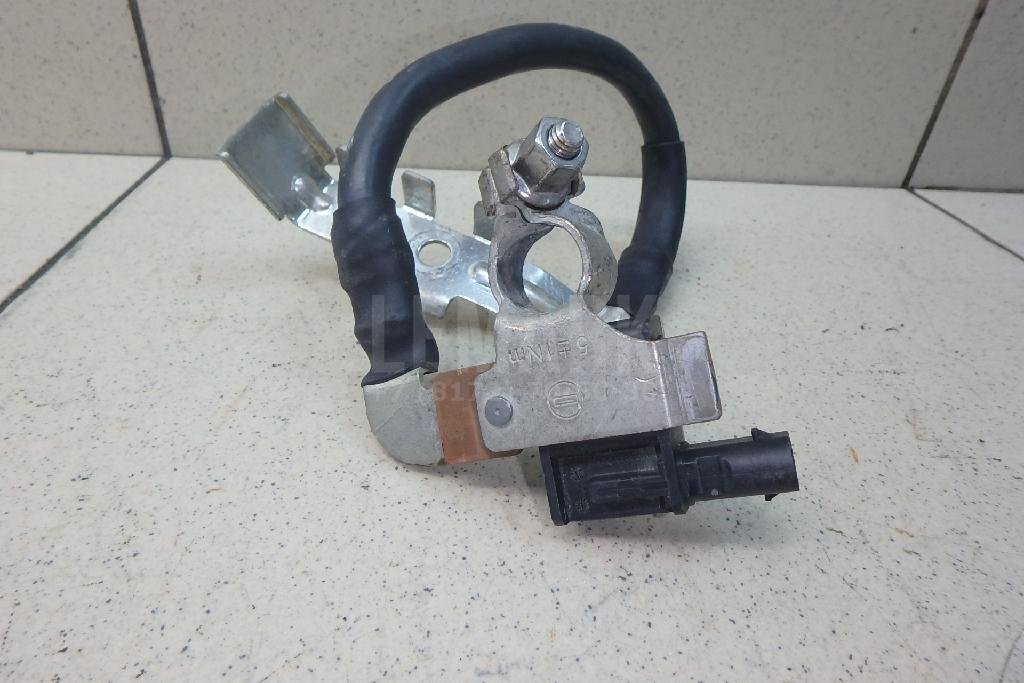 Клемма аккумулятора минус