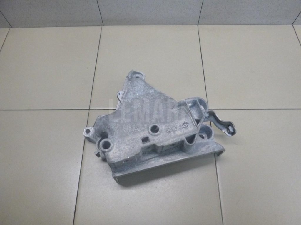 Кронштейн двигателя правый для  Audi A4 [B8] Allroad 2009-2015