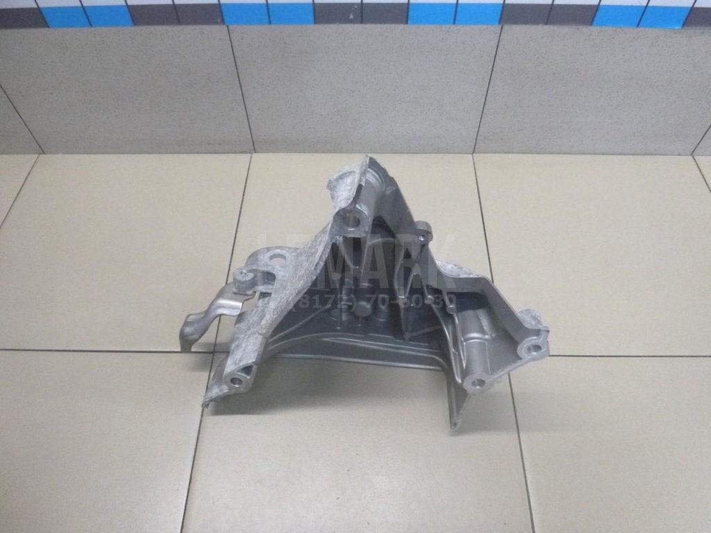 Кронштейн двигателя правый для  Audi A4 [B8] Allroad 2009-2015