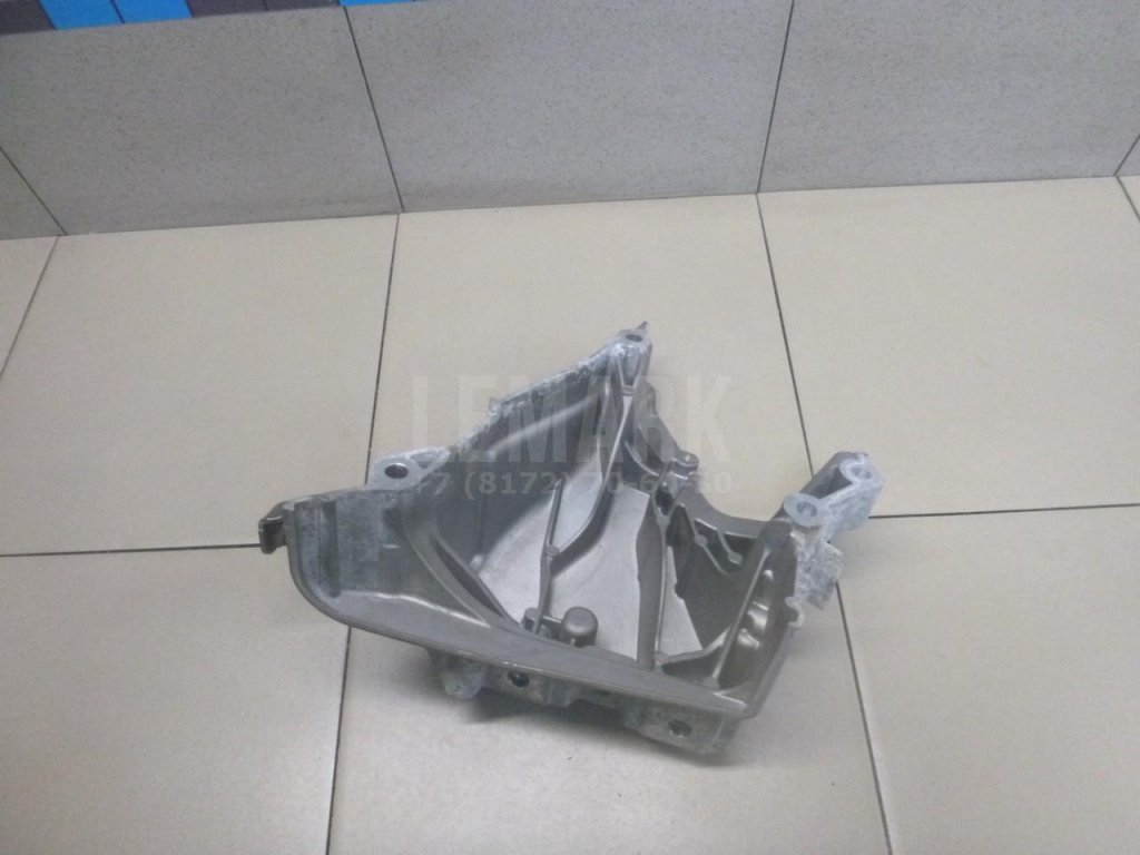 Кронштейн двигателя правый для  Audi A4 [B8] Allroad 2009-2015