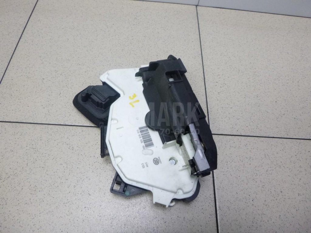 Замок двери задней левой