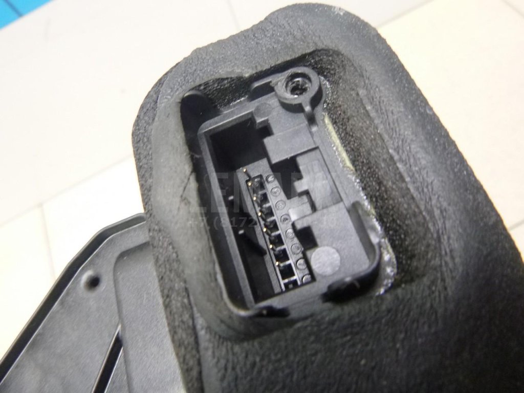 Замок двери задней левой