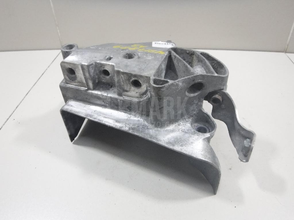 Кронштейн двигателя правый