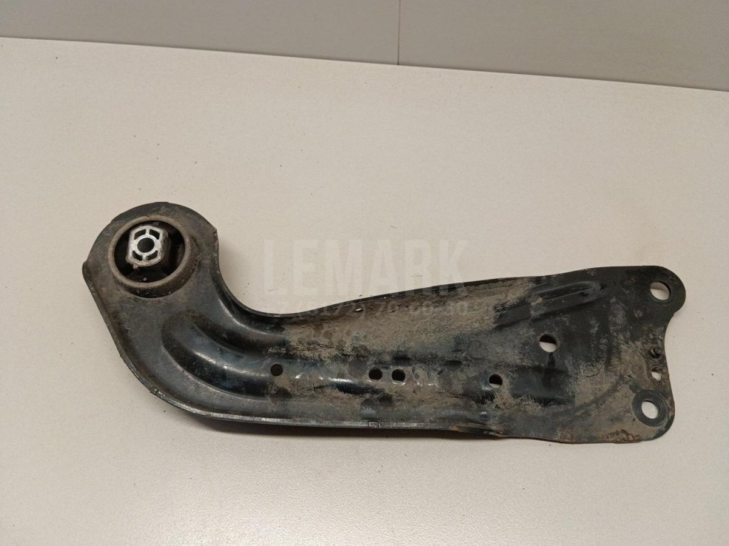 Рычаг задний продольный правый