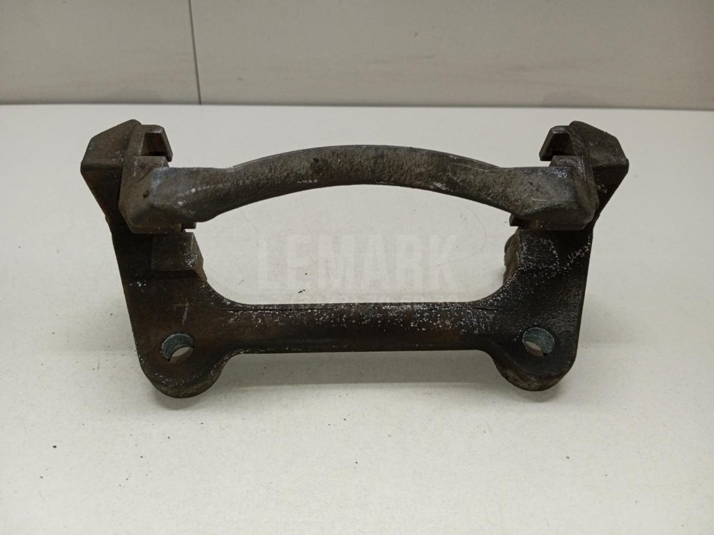 Скоба суппорта переднего левого