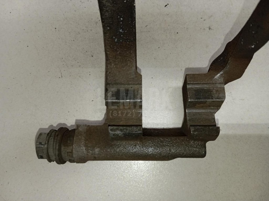 Скоба суппорта переднего левого