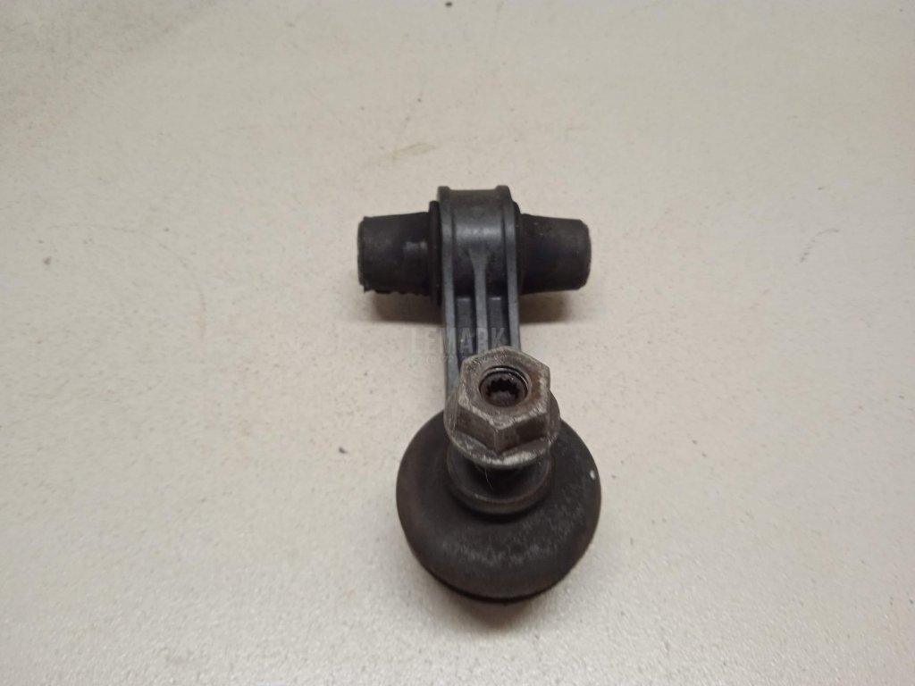 Стойка заднего стабилизатора