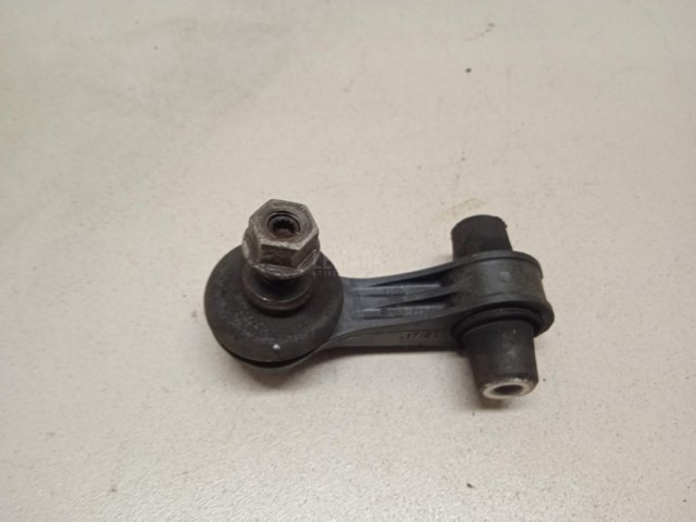 Стойка заднего стабилизатора