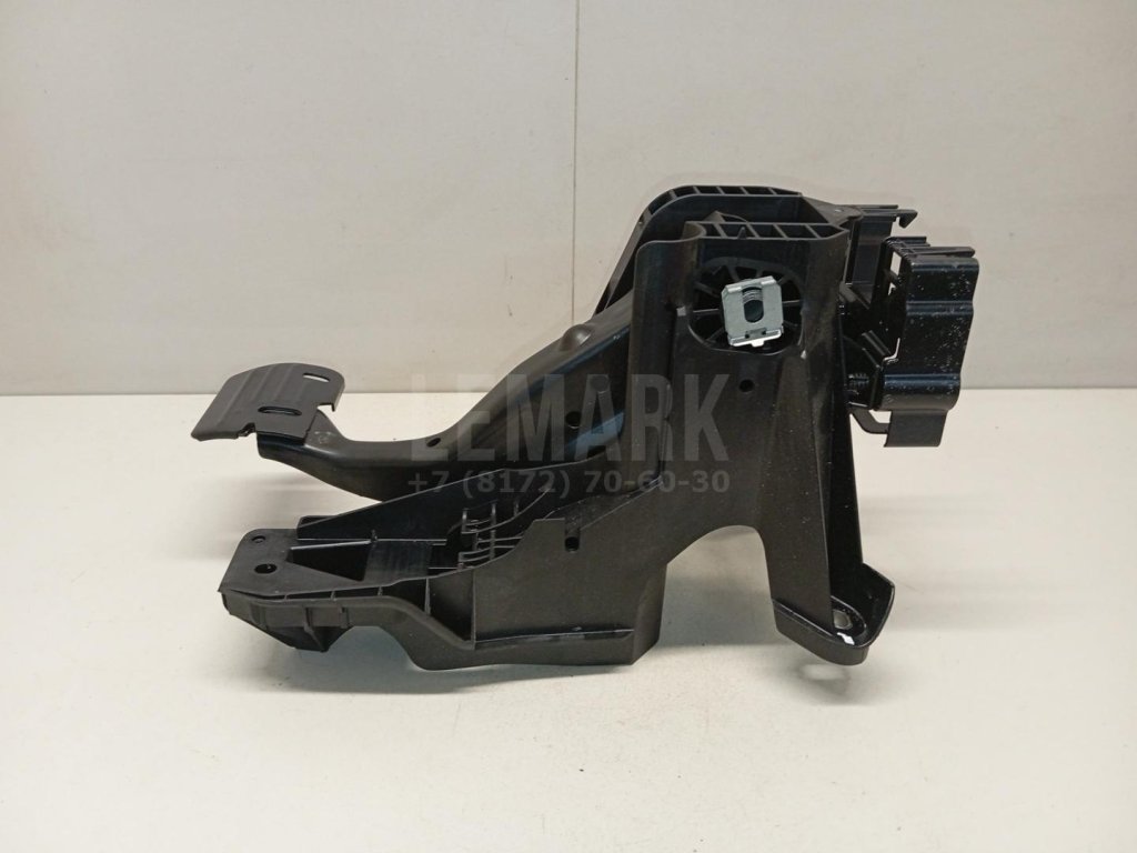 Педаль тормоза