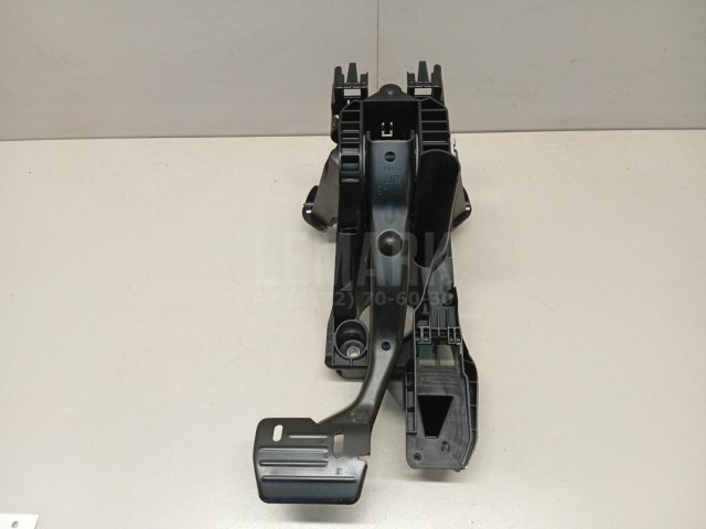 Педаль тормоза