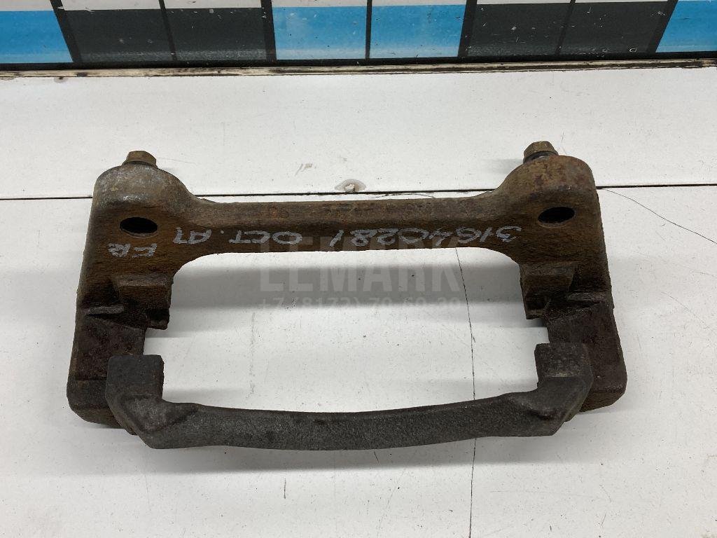 Скоба суппорта переднего левого