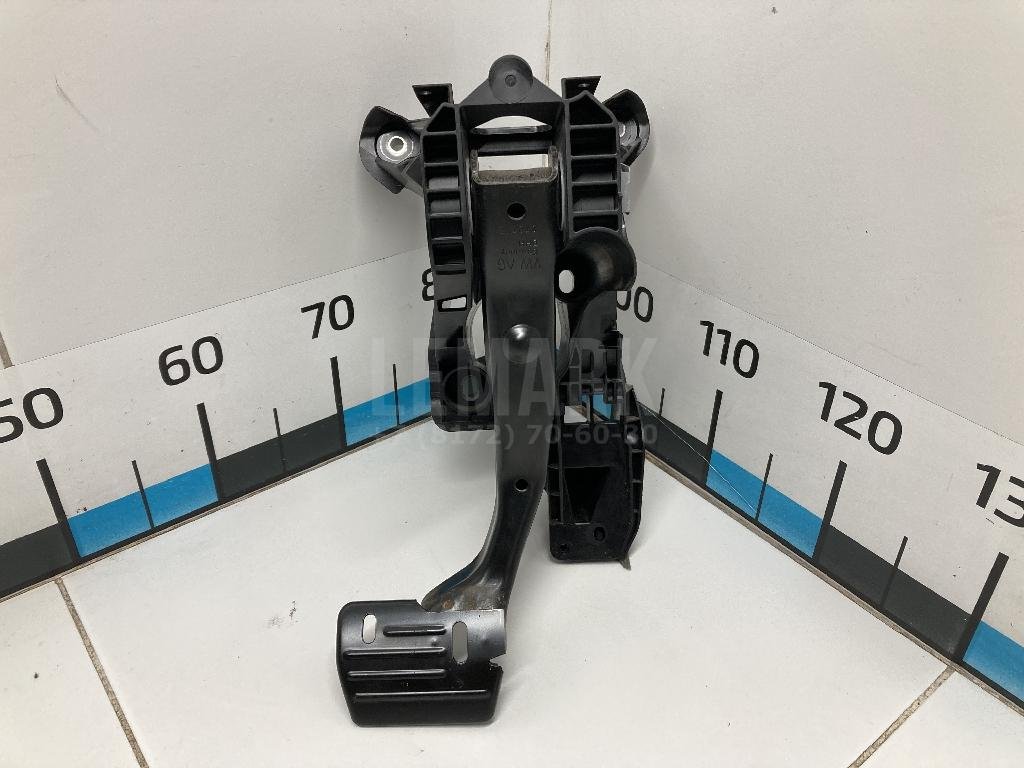 Педаль тормоза