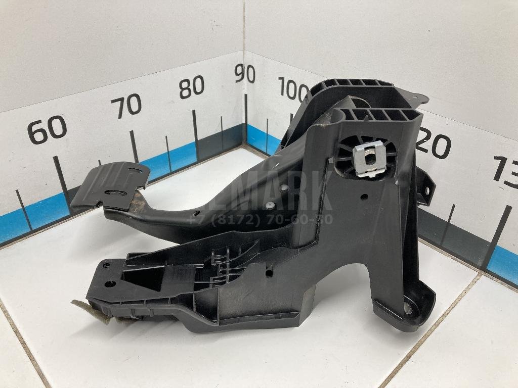 Педаль тормоза