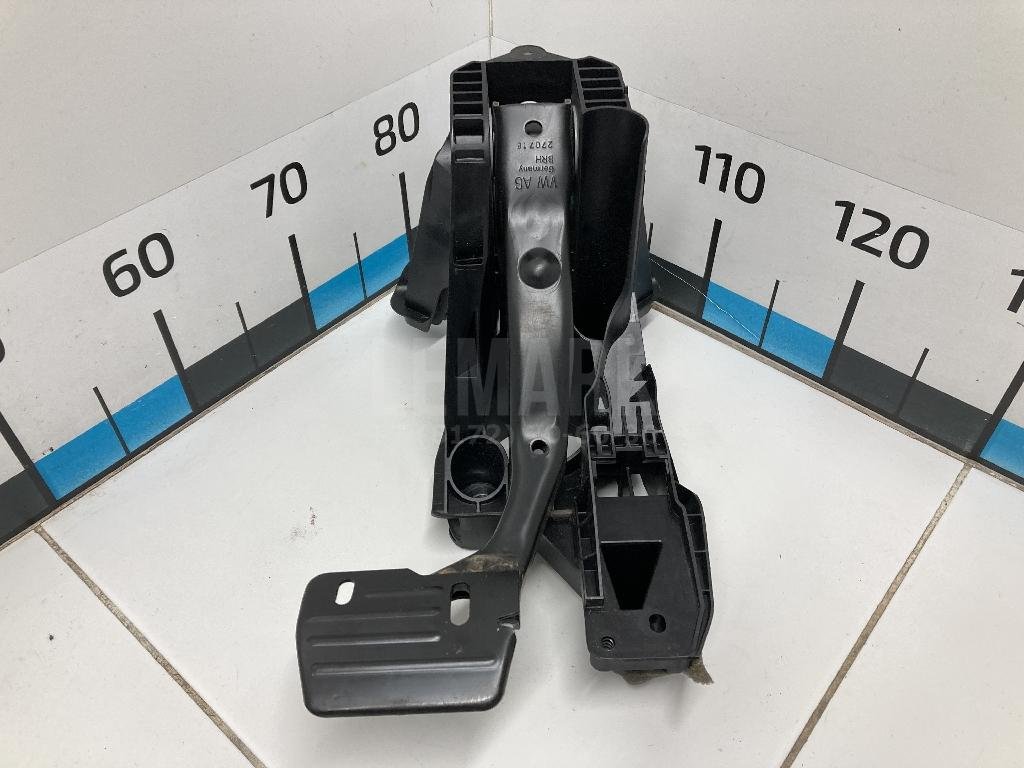 Педаль тормоза