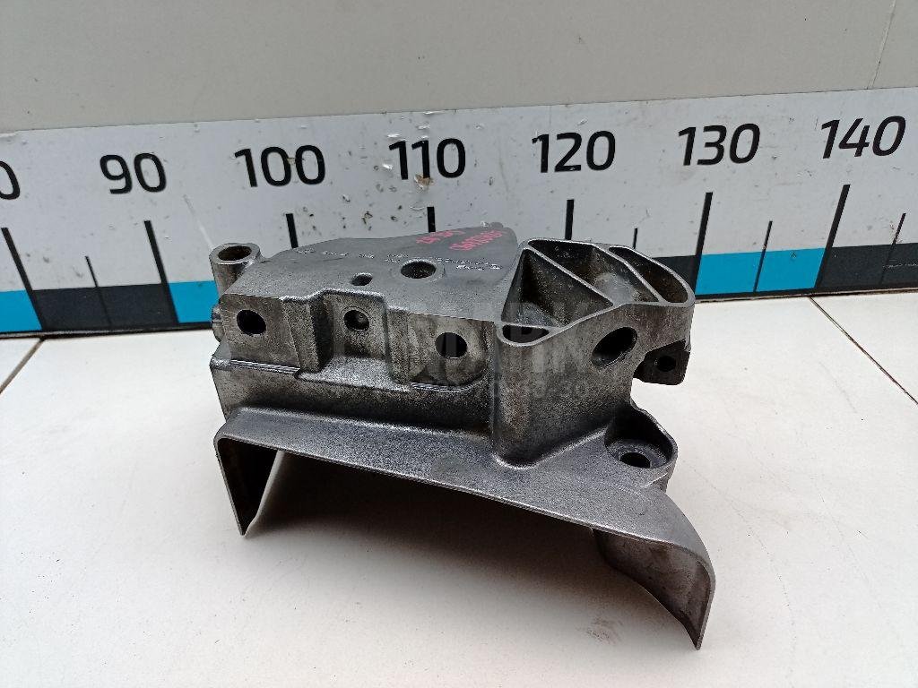 Кронштейн двигателя правый