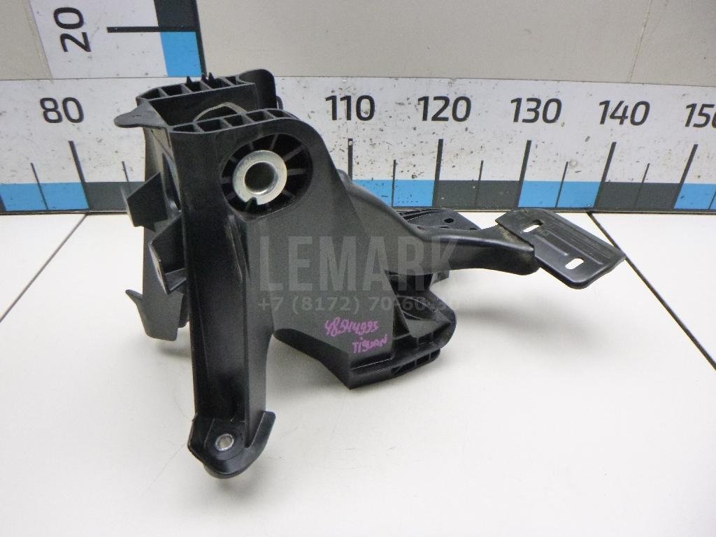 Педаль тормоза