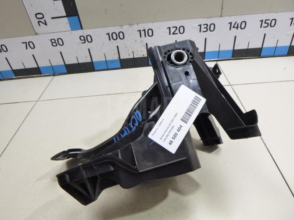 Педаль тормоза