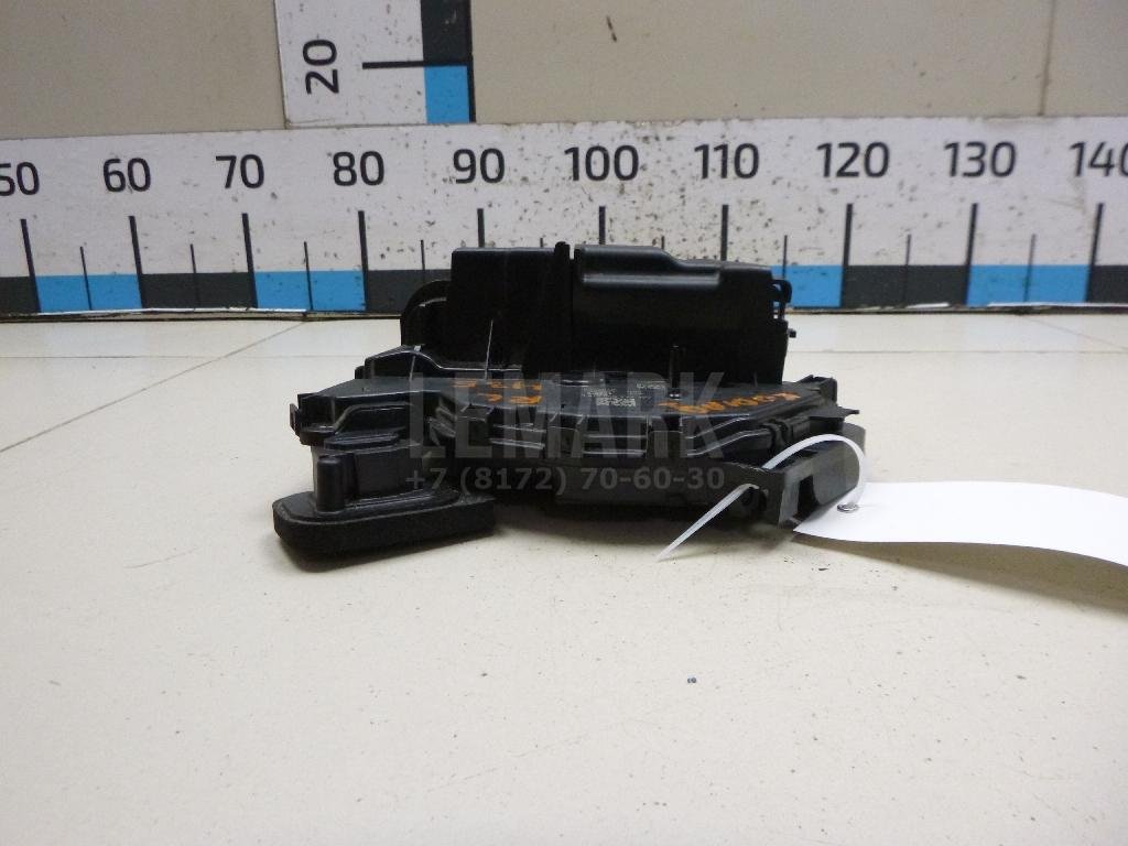 Замок двери задней левой