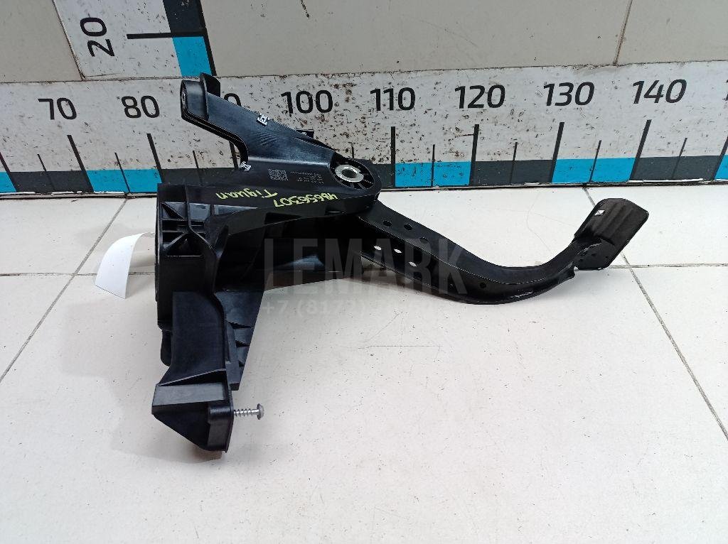 Педаль тормоза