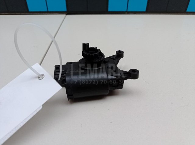 Моторчик заслонки отопителя