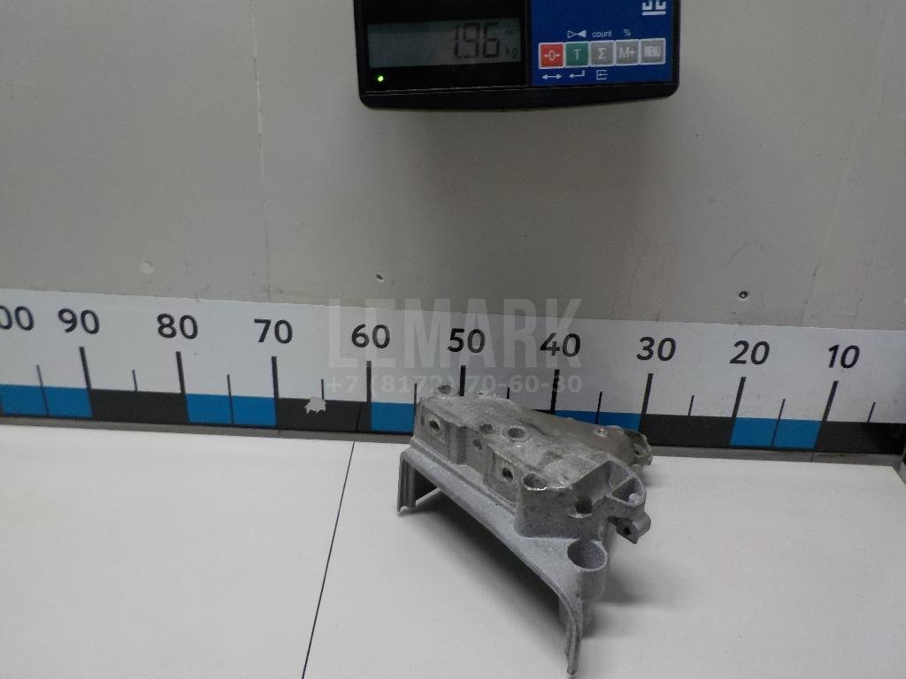 Кронштейн двигателя правый для  Audi A4 [B9] 2015